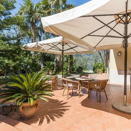 Casa Benamati By Kelly Konukevi Malcesine